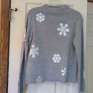 Soft snowflake long sleeve sweater, like new